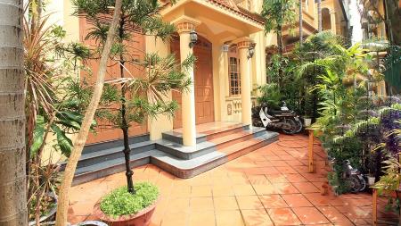 Good price 4 bedroom house in Tay Ho for rent