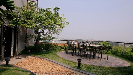 Beautiful 02 bedroom apartment for rent in Truc Bach lake, balcony