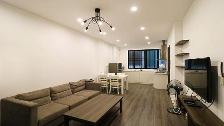 Modern 01 bedroom apartment for rent in Hoan Kiem, balcony and oven