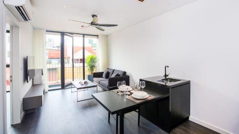 Balcony & modern style 01 bedroom apartment for rent